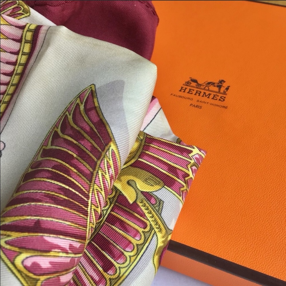 100% Auth. Vintage Hermès Silk Scarf